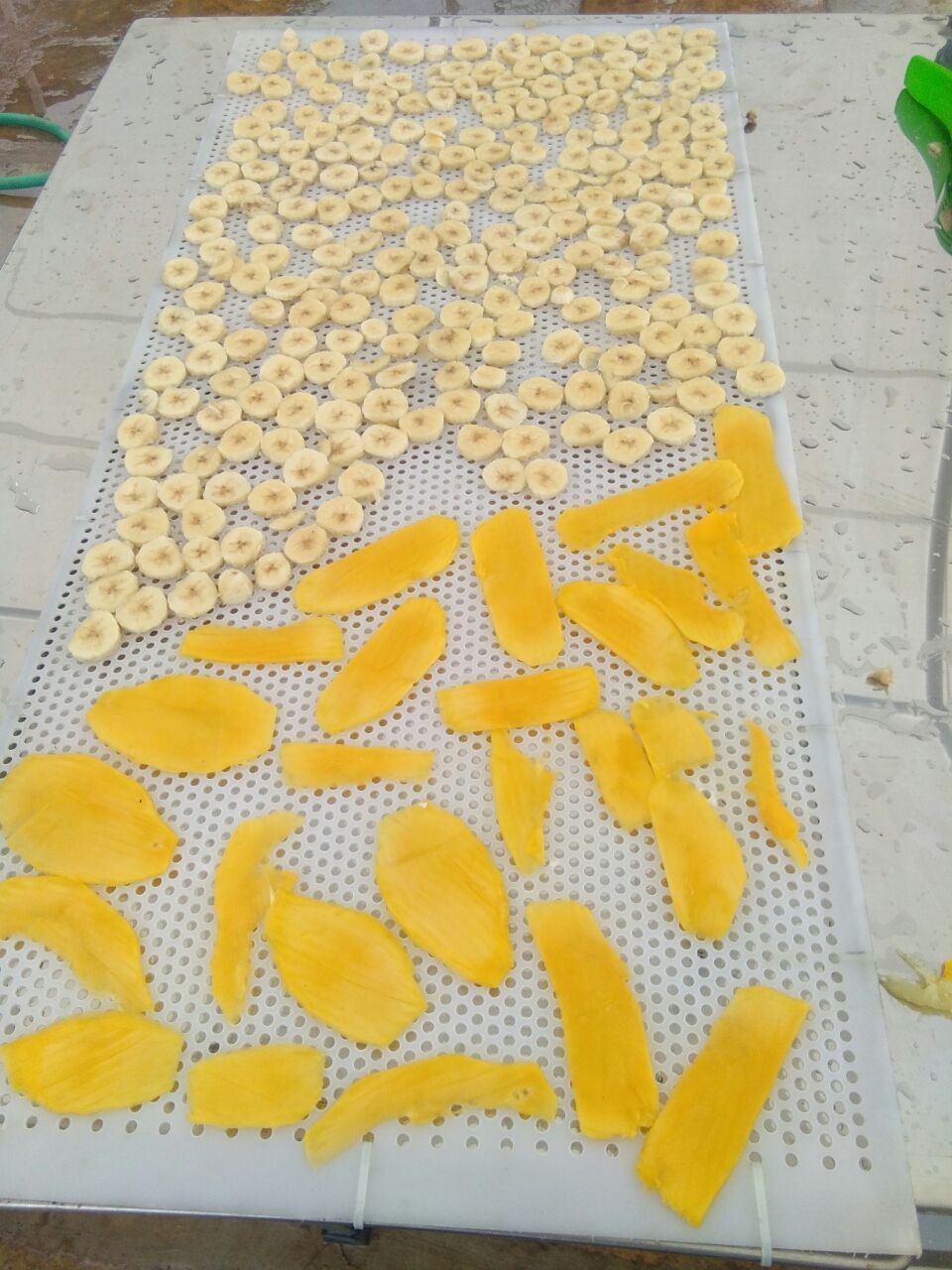 Dried banana and pineapple