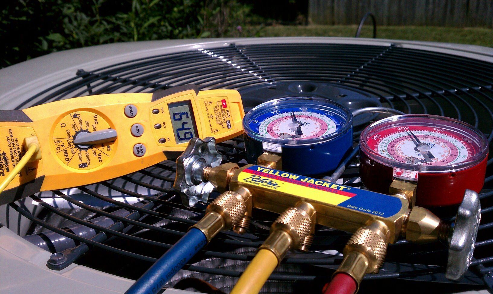AC Gauges and Electrical Meter for AC Repair
