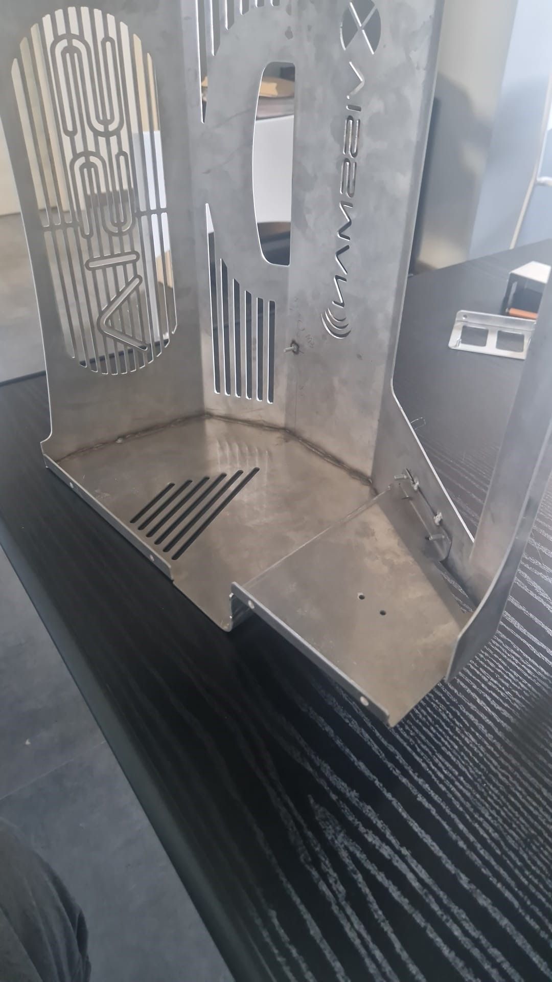 scocca in alluminio tagliato piegato e saldato