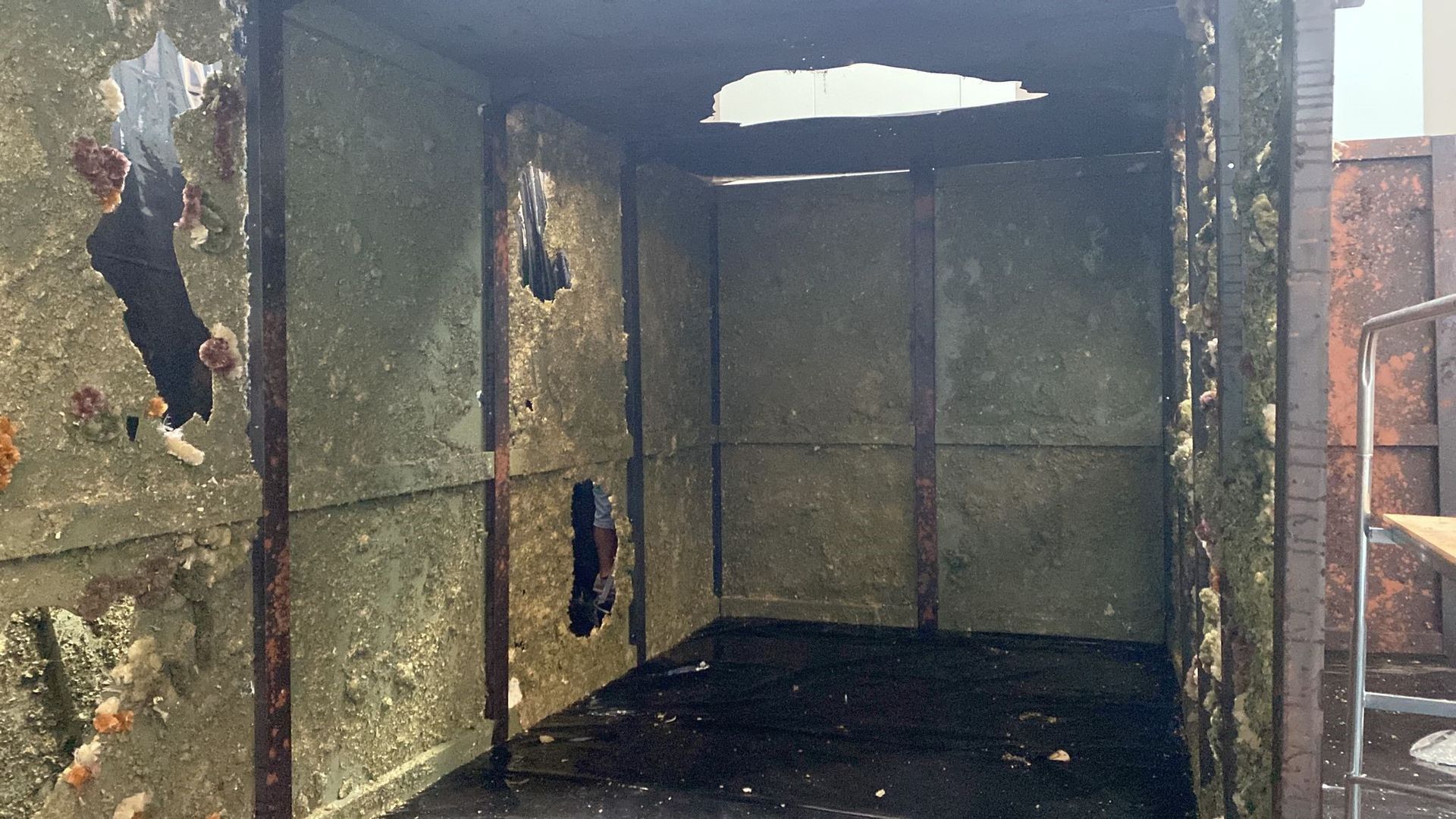 scenografia stiva di una nave 07