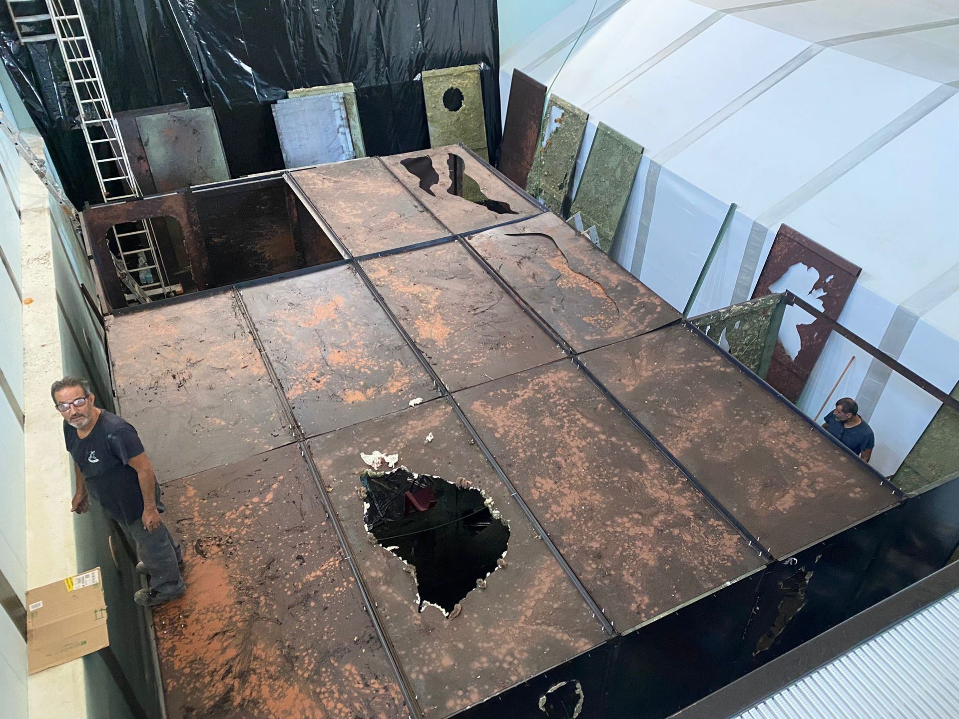 scenografia stiva di una nave 09