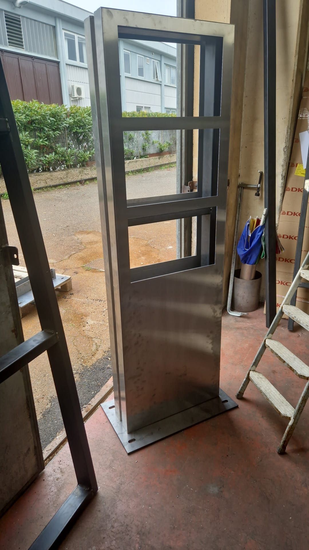 totem per aree di servizio