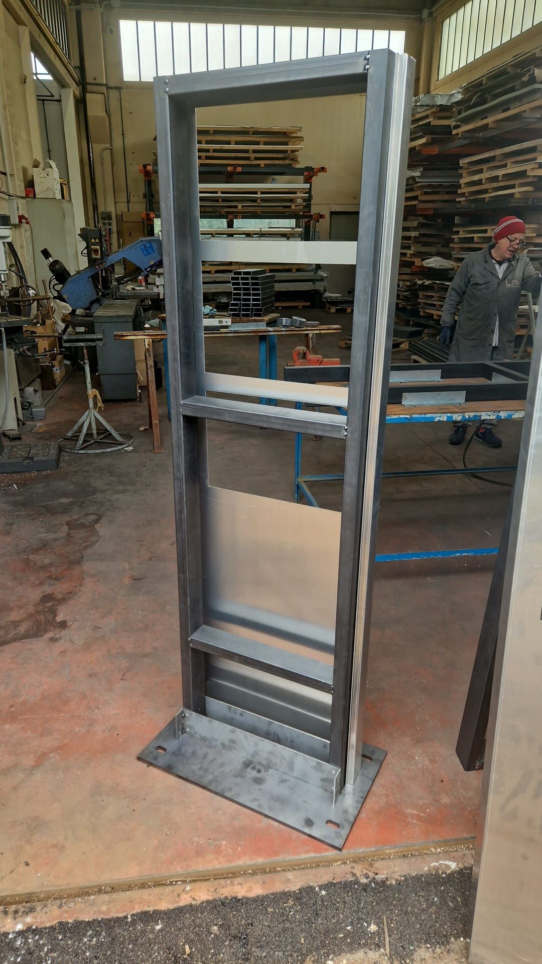 totem per arredo aree di servizio