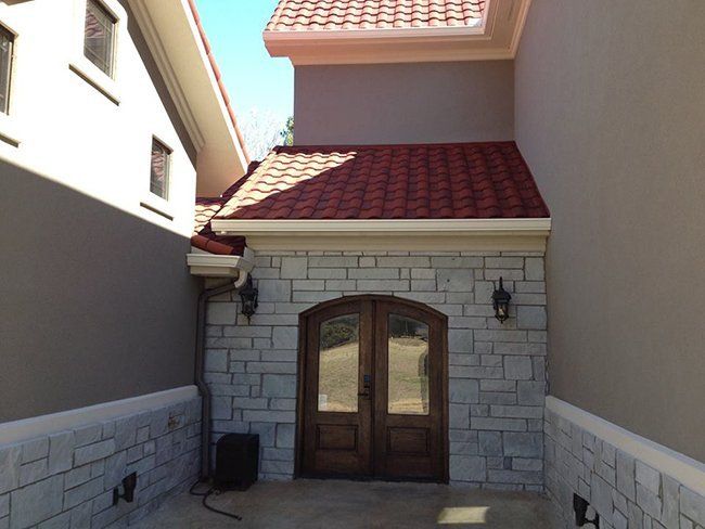 House with Gutter — Hot Springs, AR — Southern Insulation & Gutters Inc