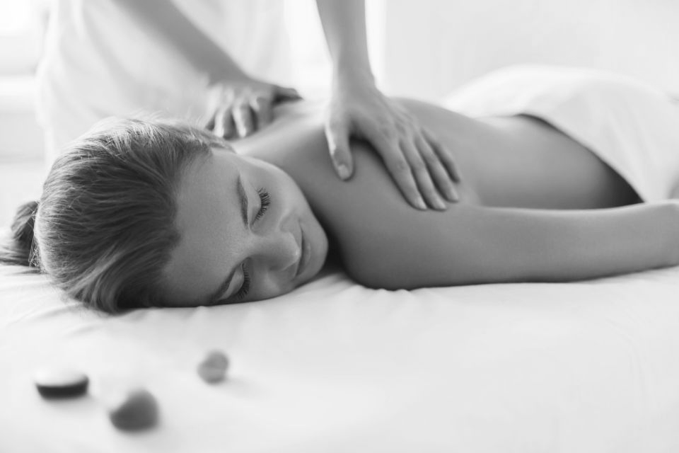 donna rilassata durante massaggio