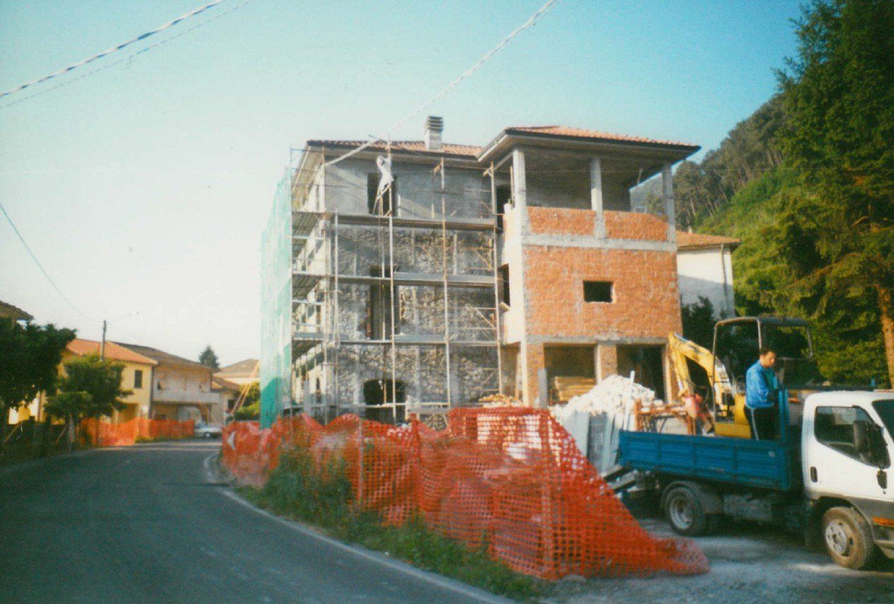 Casa con impalcature