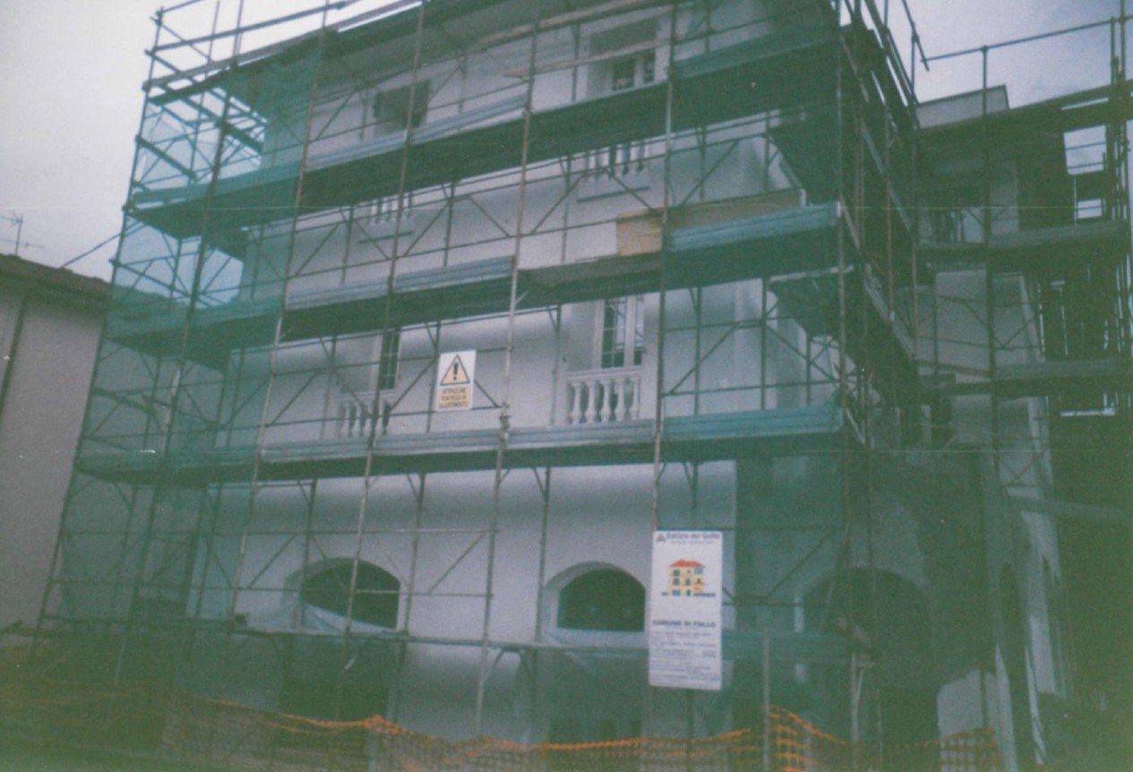 Impalcature su un edificio abitativo
