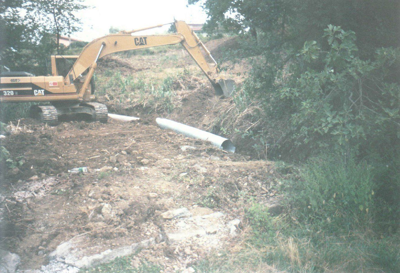 Operazioni di scavo con ruspa