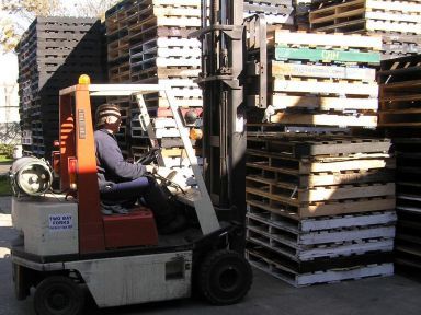 Expert using forklift to move used pallets in Melbourne