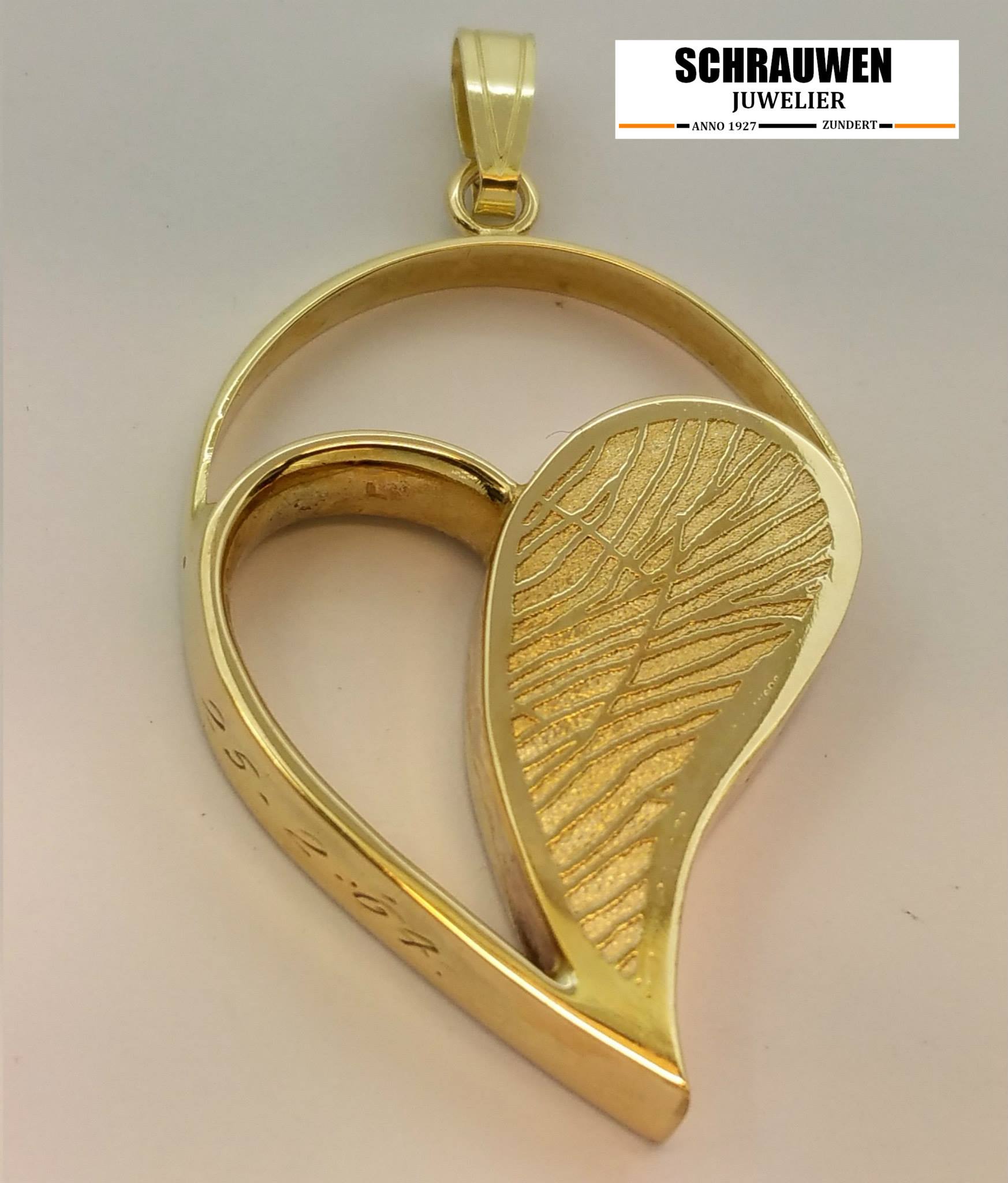 trouwring veranderd naar as sieraad met vingerafdruk