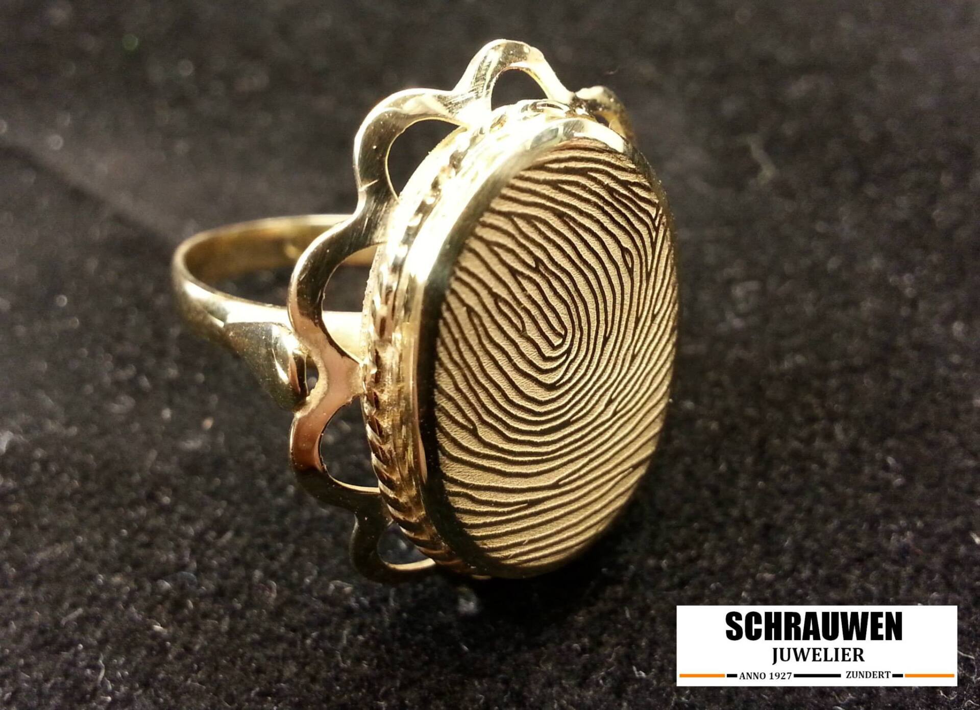 Gouden ring gepersonaliseerd met vinger afdruk 