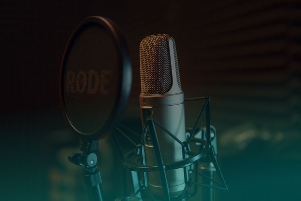 Microphone with pop filter in a recording studio.
