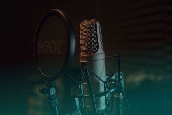 Microphone with pop filter in a recording studio.