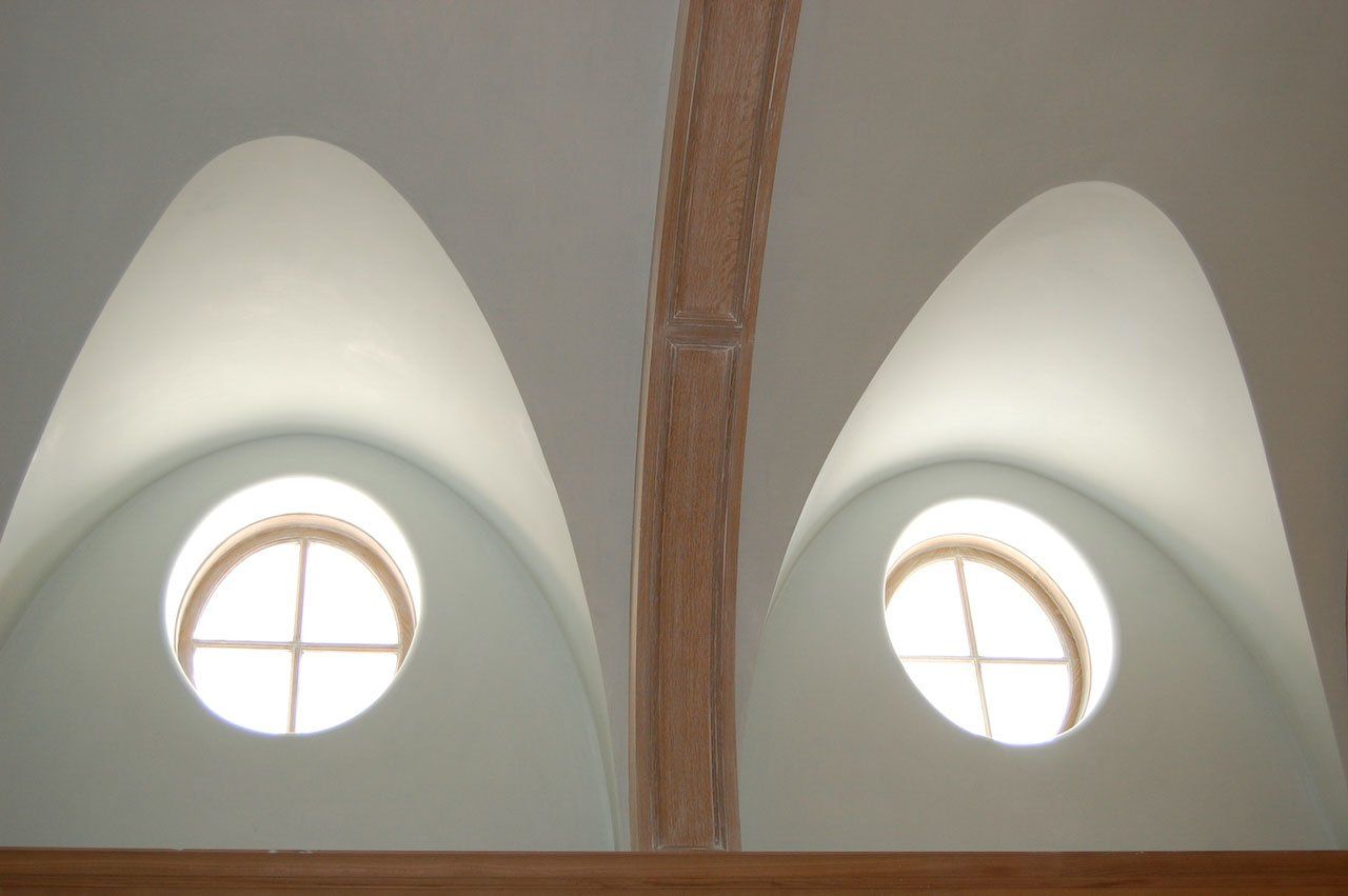 marmorino roof in a little chapel with round windows
