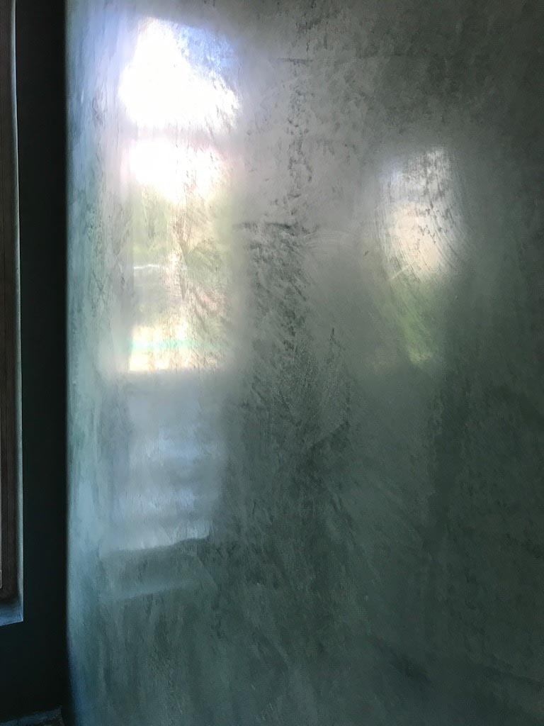 pictures of a dark green polished venetian marmorino wall