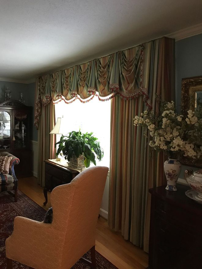 Decorative fabric valance above a kitchen window