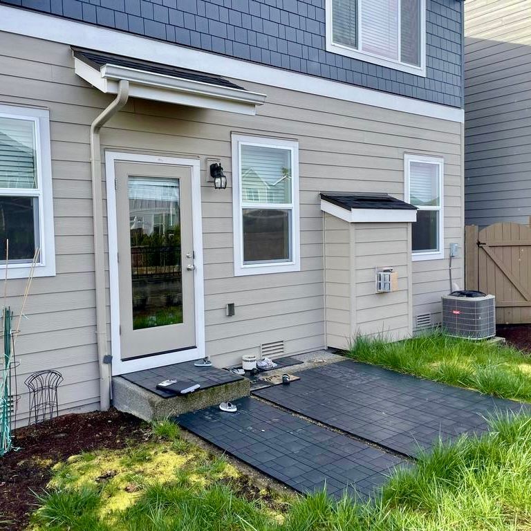Before Crown Patio Covers installed a 16’ x 12’ patio cover in Northwest Portland