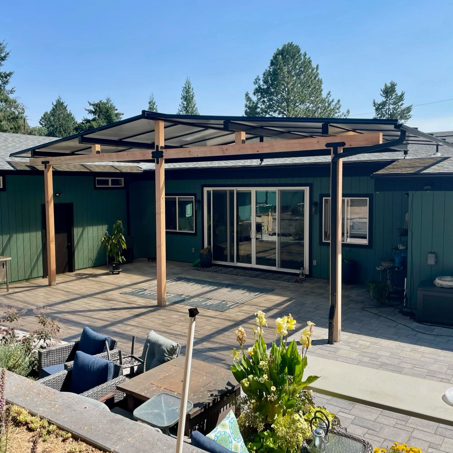 Keizer Oregon Patio Cover Project- Acylite Acrylic Cover with Black frame and Cedar Uprights by Crown Patio Covers