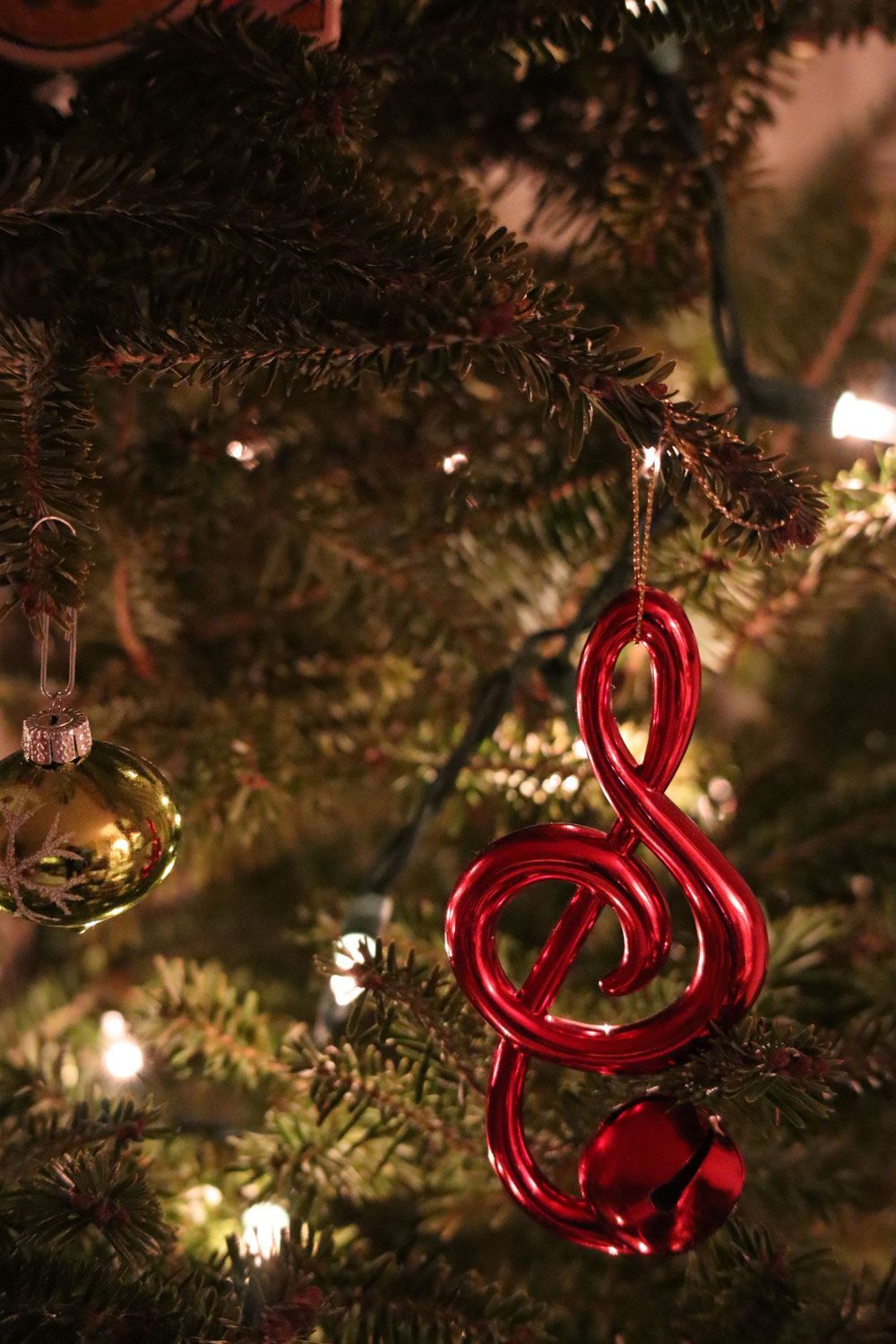 christmas tree and music ornament