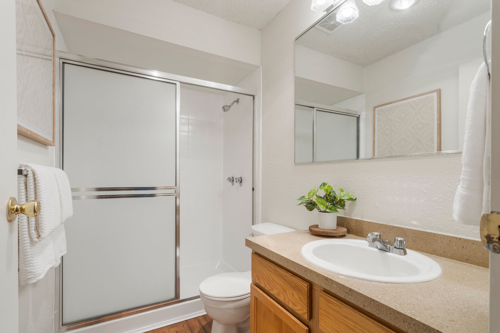 Deerfield Estates bathroom