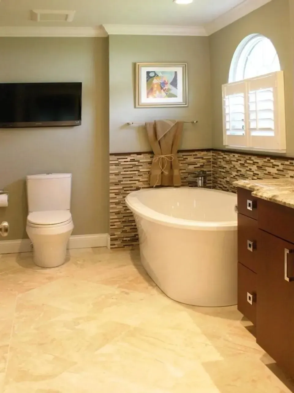 Bathtub near toilet | St. Louis, MO | Perspective Cabinetry & Design