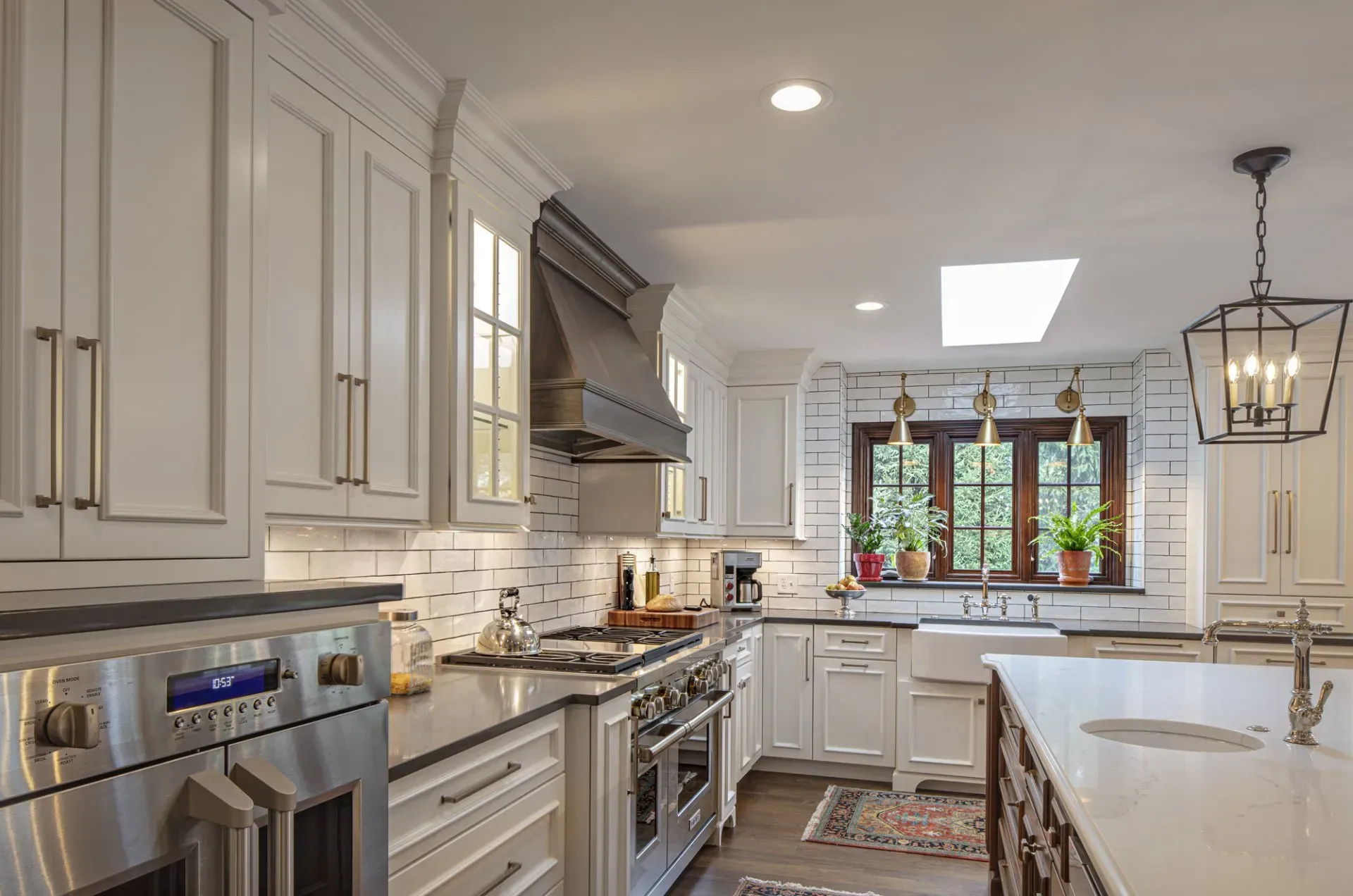 Kitchen with white tiles | St. Louis, MO | Perspective Cabinetry & Design