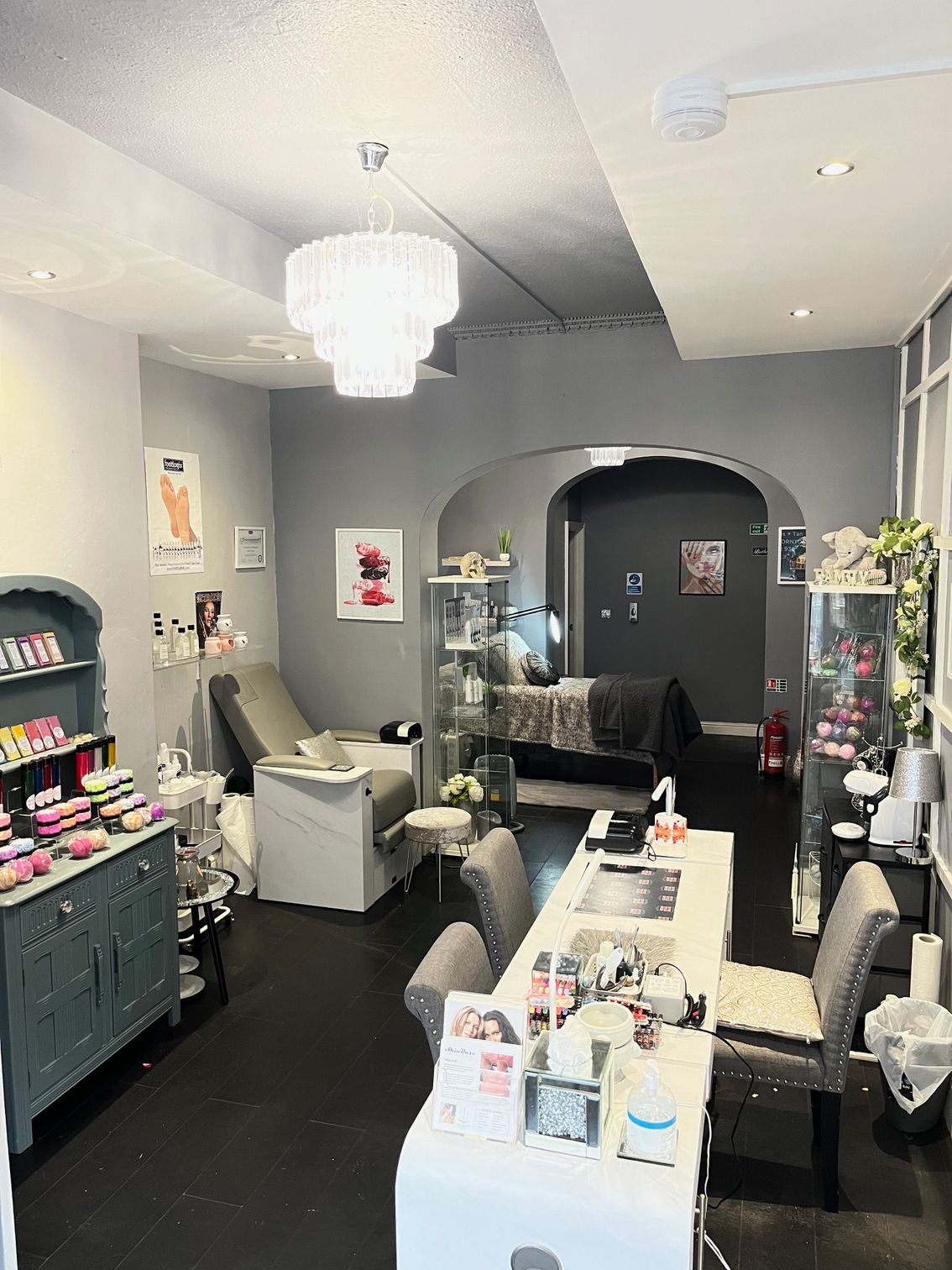 love your body by Helen Salon view 2