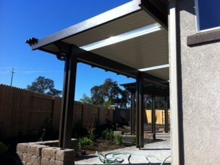 pergola with electric closing and opening slats