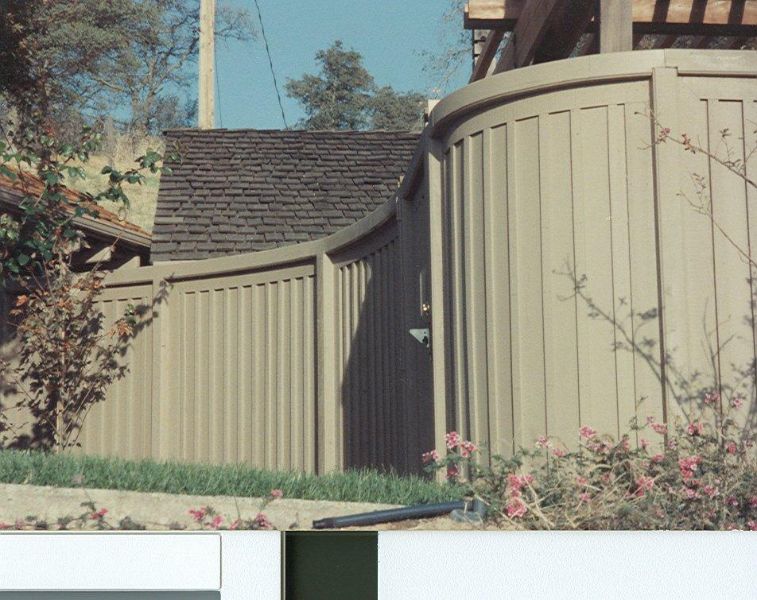 custom rounded vinyl fencing