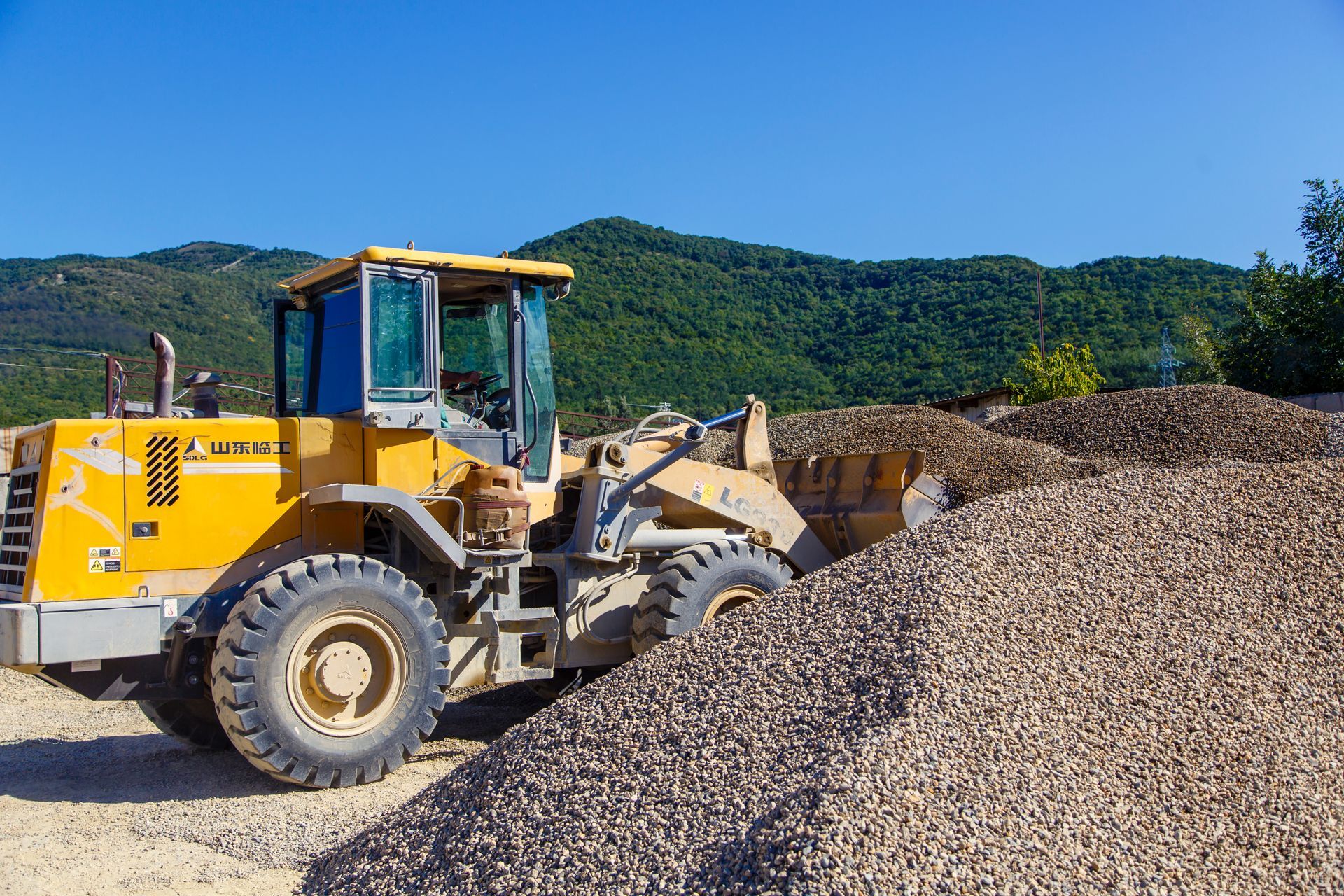 spostamento terriccio in cantiere