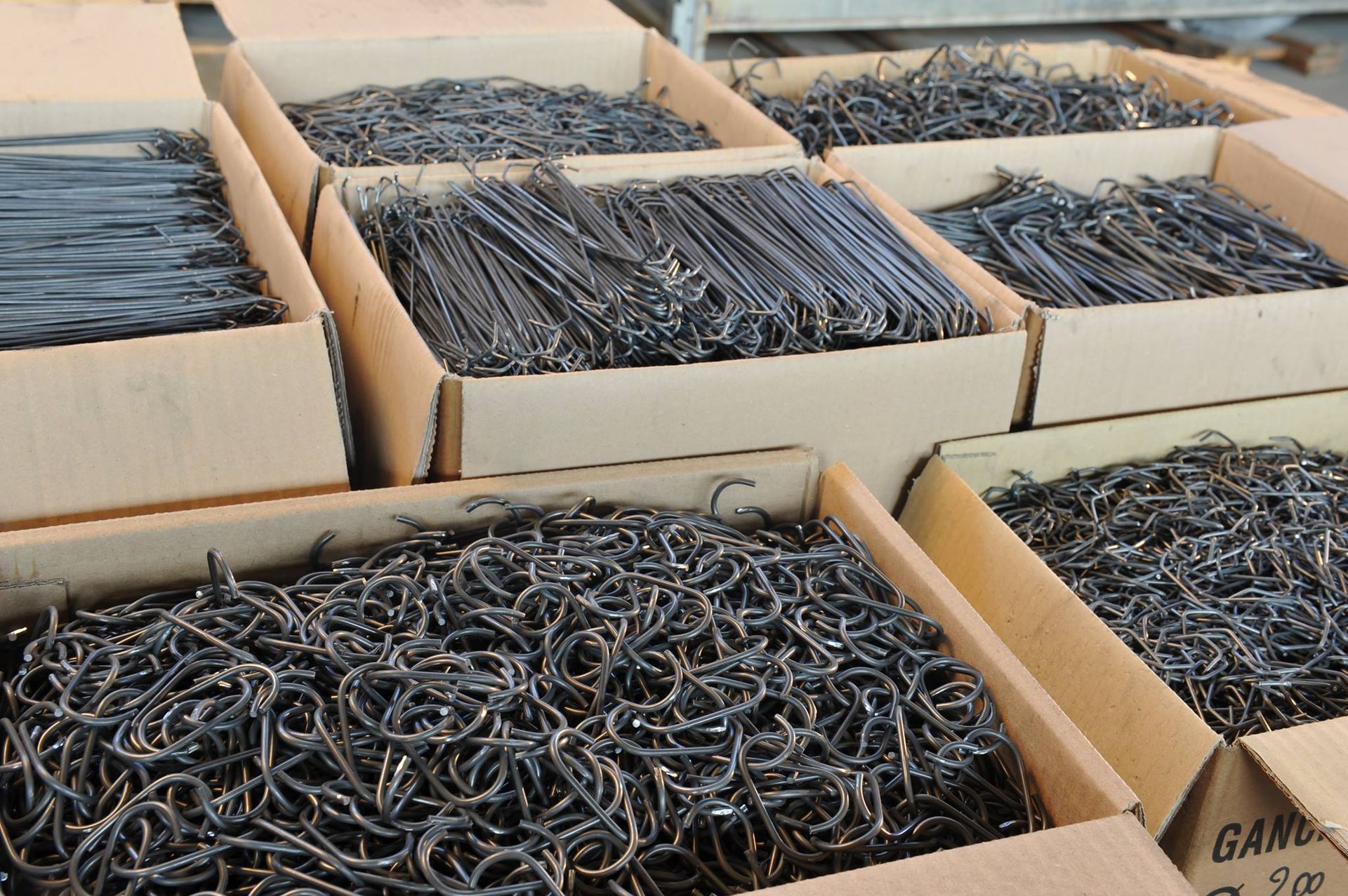 feltani reti, ganci metallici su misura, lavorazioni personalizzate