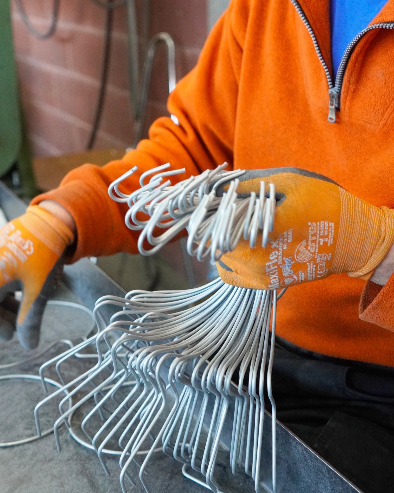 feltani reti, ganci metallici su misura, lavorazioni personalizzate