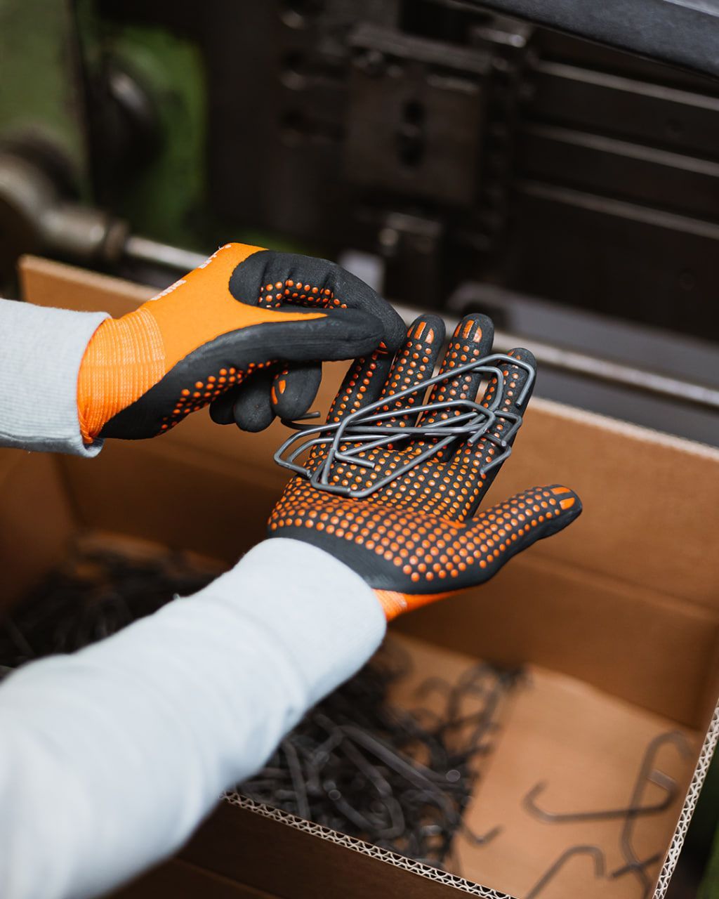 feltani reti, ganci metallici su misura, lavorazioni personalizzate