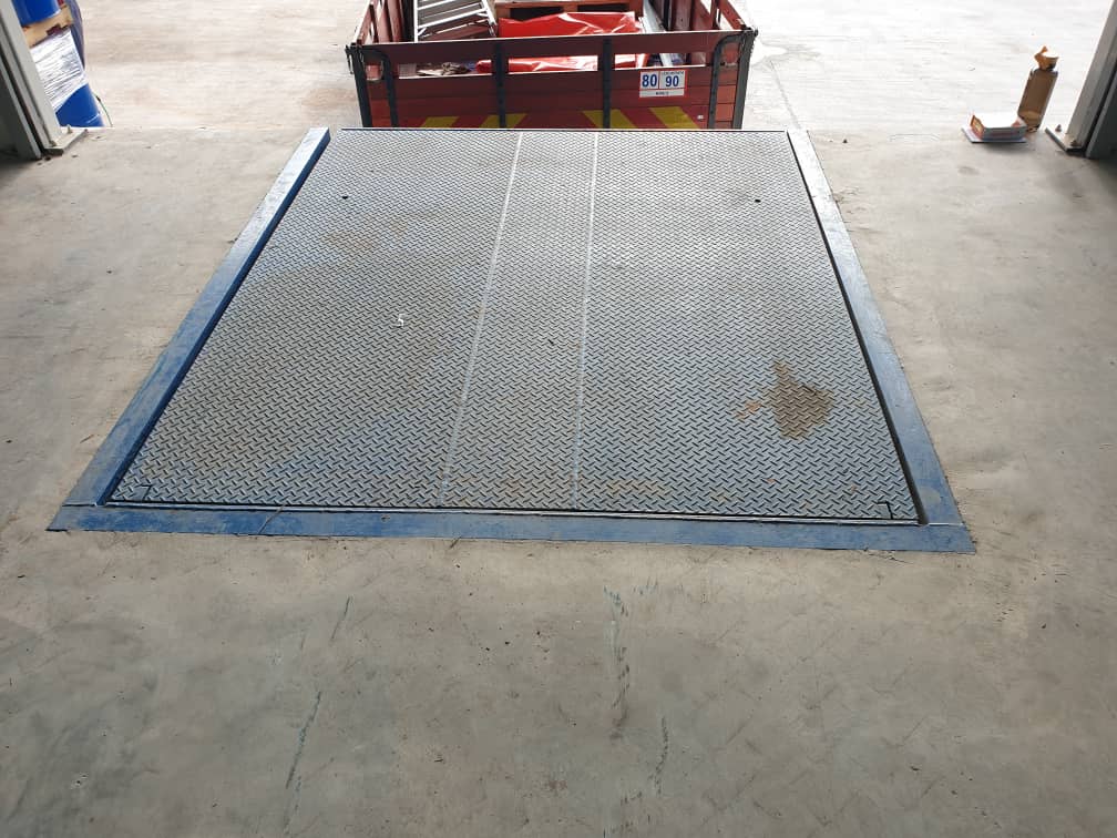 hydraulic dock leveller