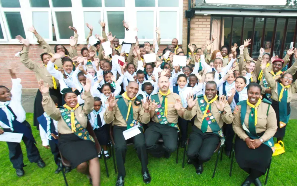 A large group of people are posing for a picture in front of a building.