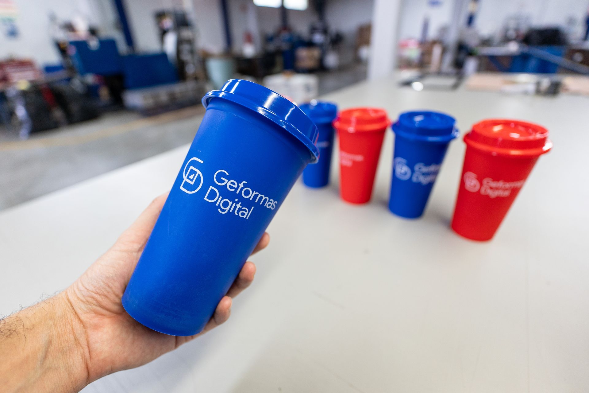 Marketing impreso. Vasos y termos personalizados hechos en Geformas para Geformas Digital. 