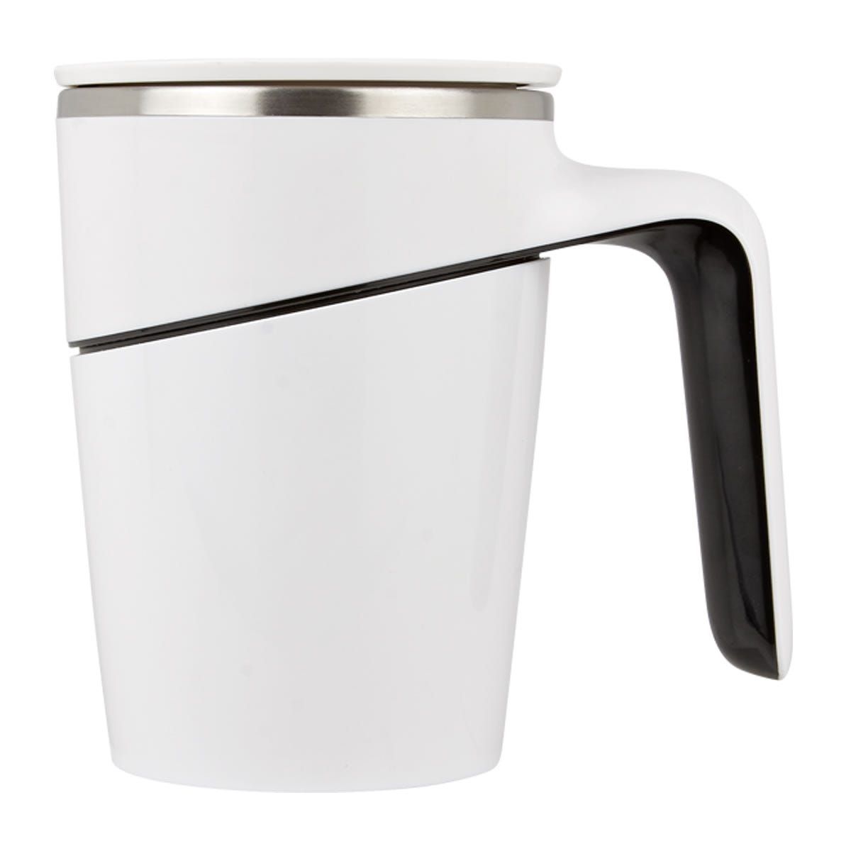 Taza de café blanca con asa y tapa de color negro, diseño en ángulo.