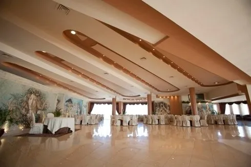 rifacimento tetto di grande sala alberghiera