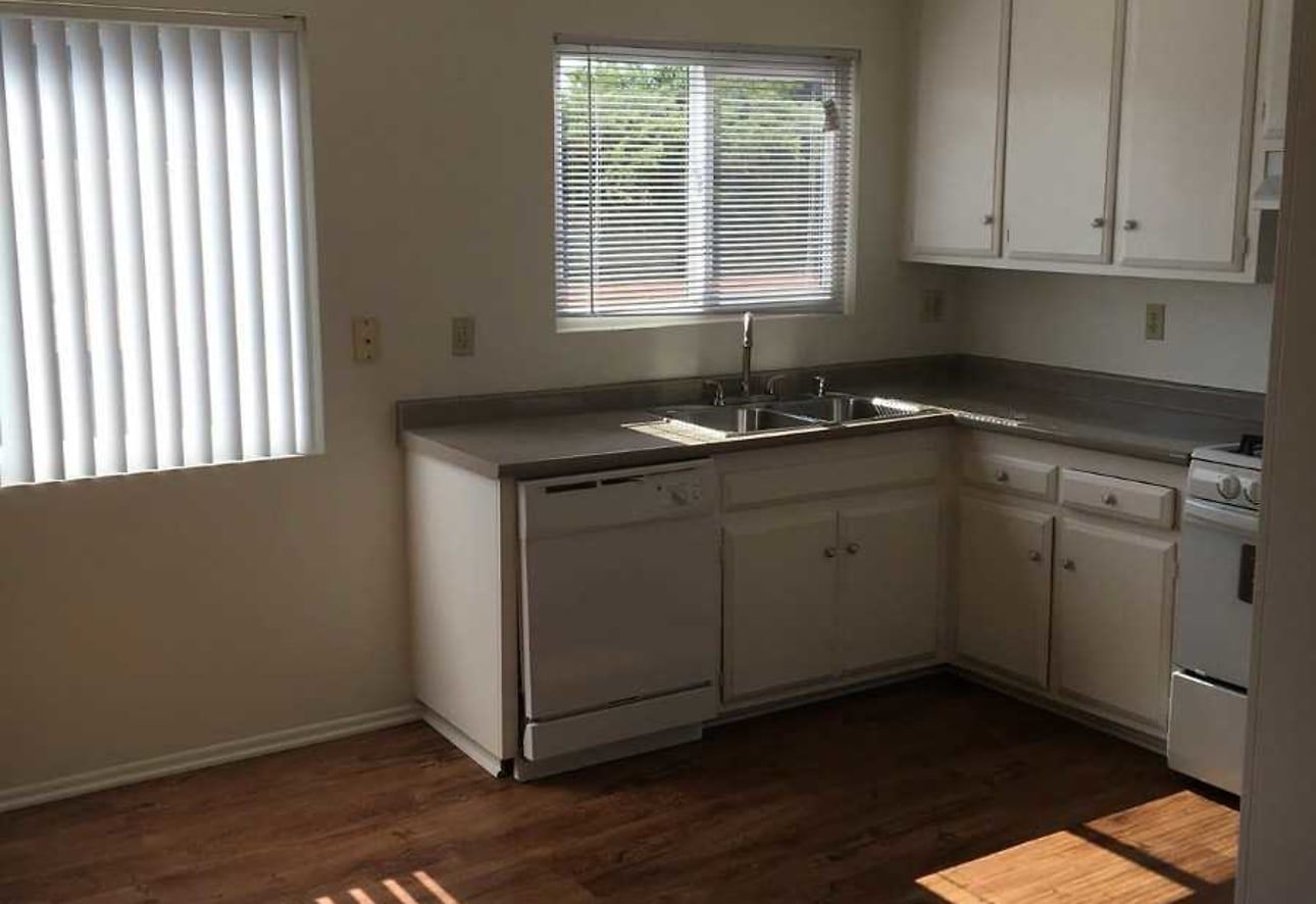 Kitchen | Rancho Yorba Apartments