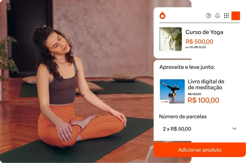 Uma mulher está sentada em um tapete de ioga em posição de lótus.