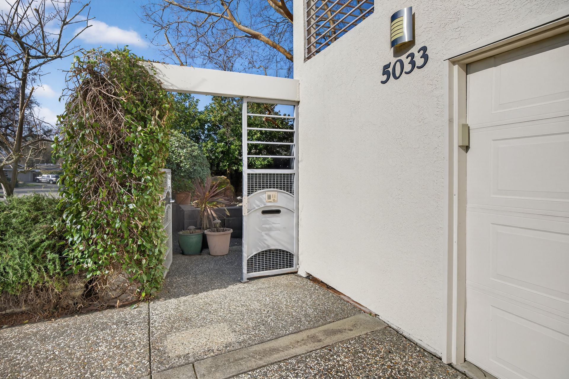 5033 El Cemonte Avenue