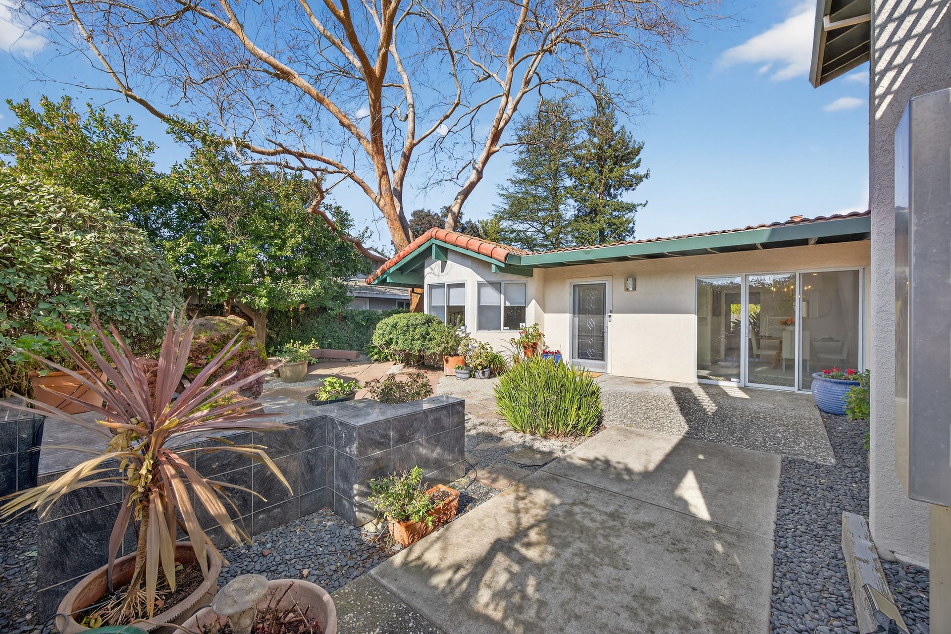 5033 El Cemonte Avenue