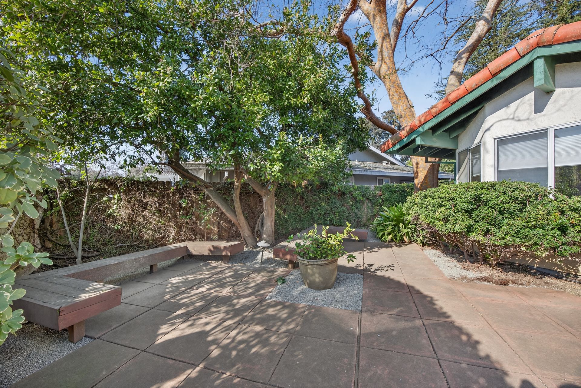 5033 El Cemonte Avenue