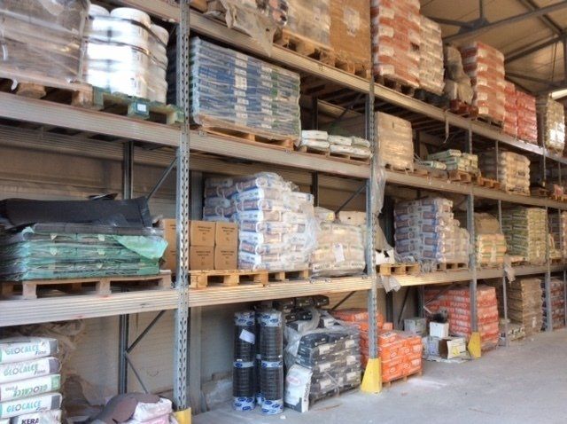 magazzino di materiali per costruzioni edili