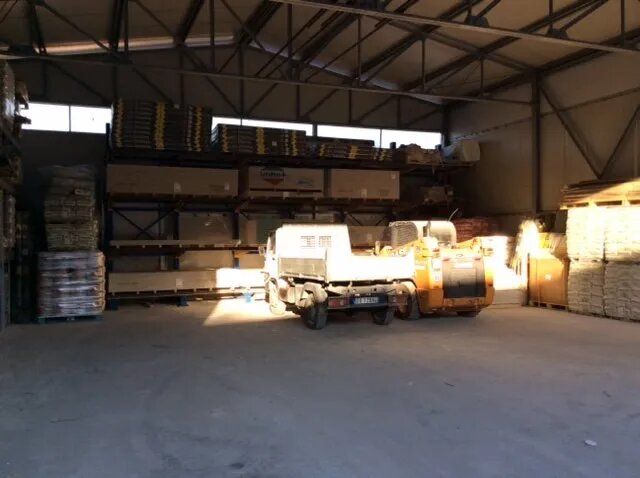 deposito di materiale edile