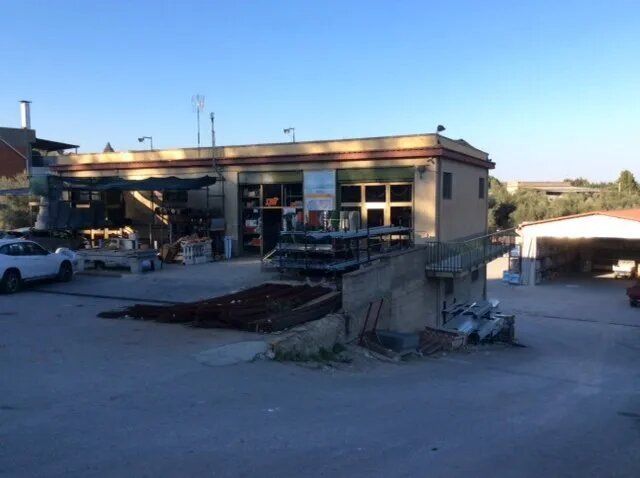 ditta di materiali e rivestimenti edili