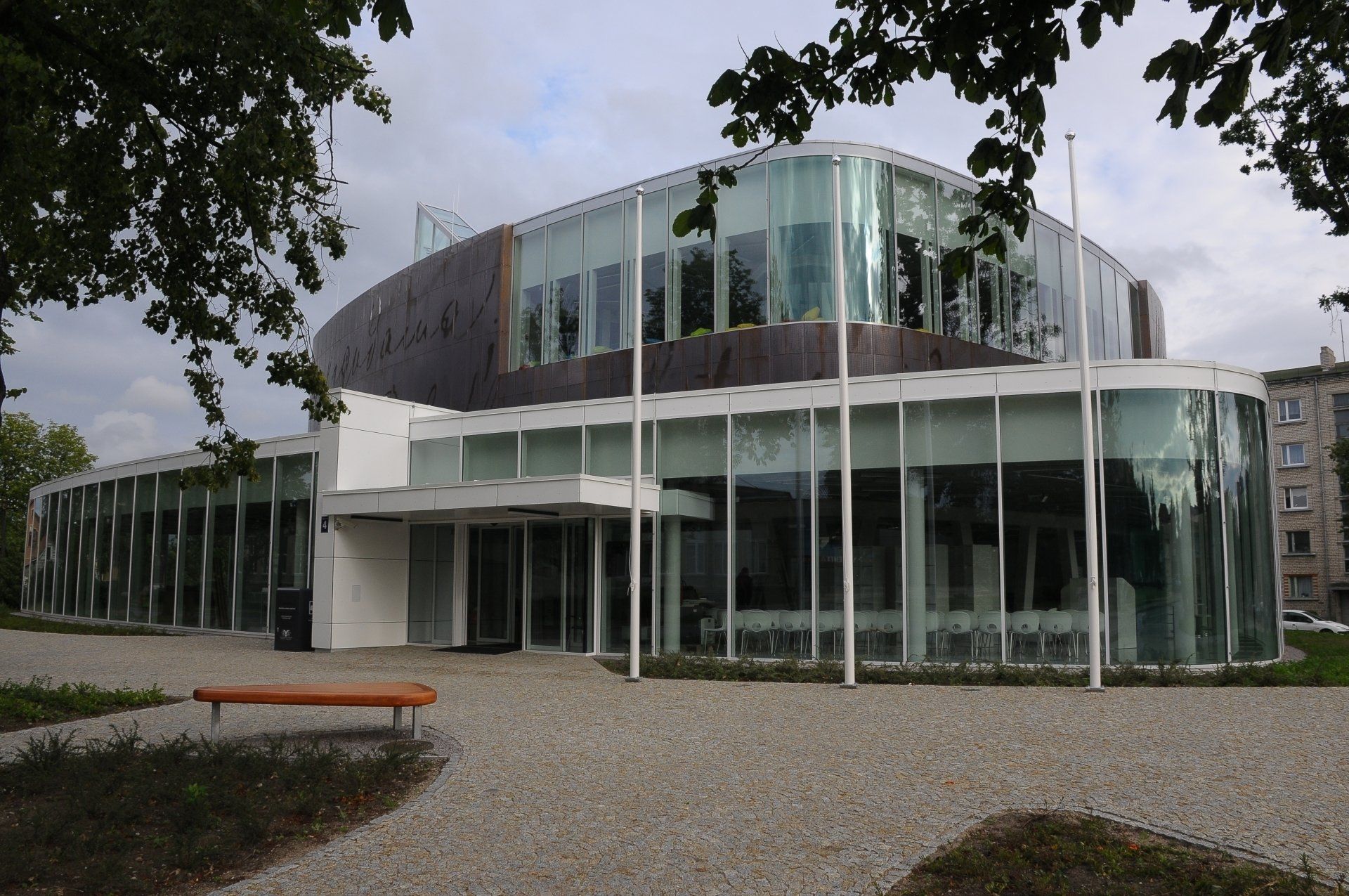 Parvanetas bibliotēka no ārpuses