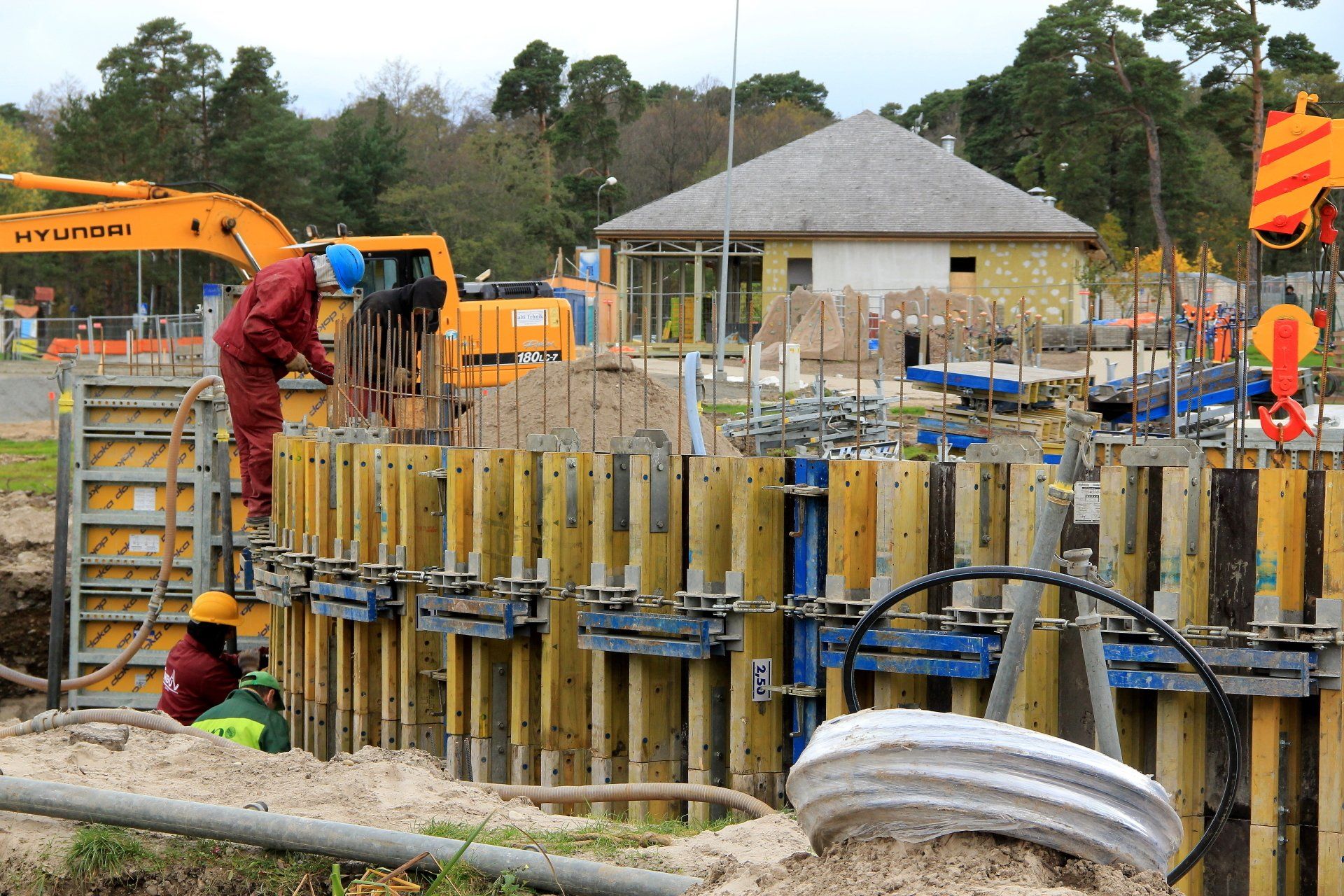 Строительство служебного здания