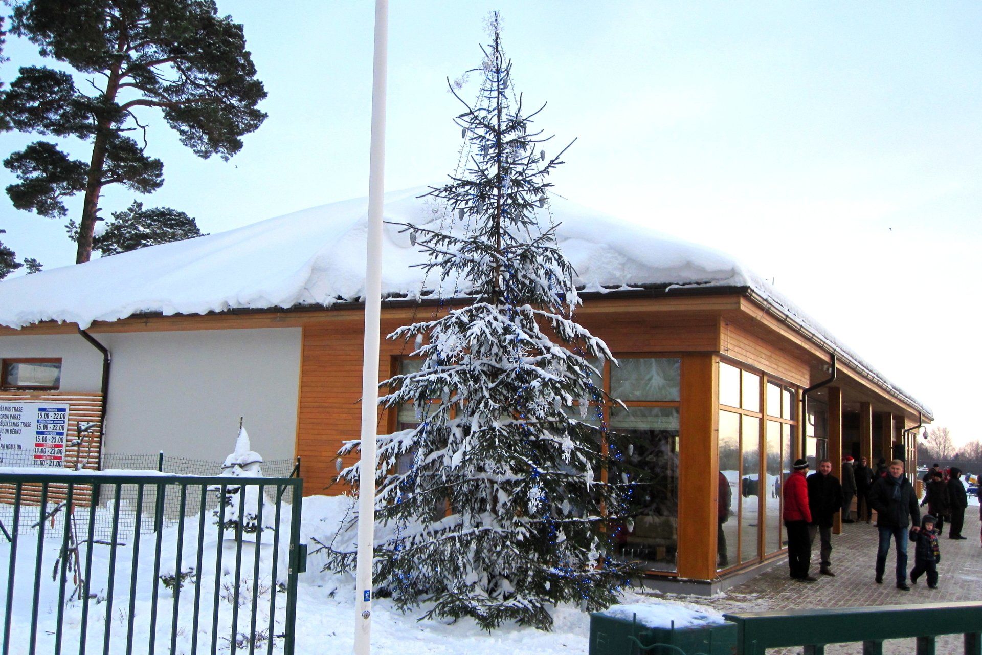 Pabeigta ēka ziemā