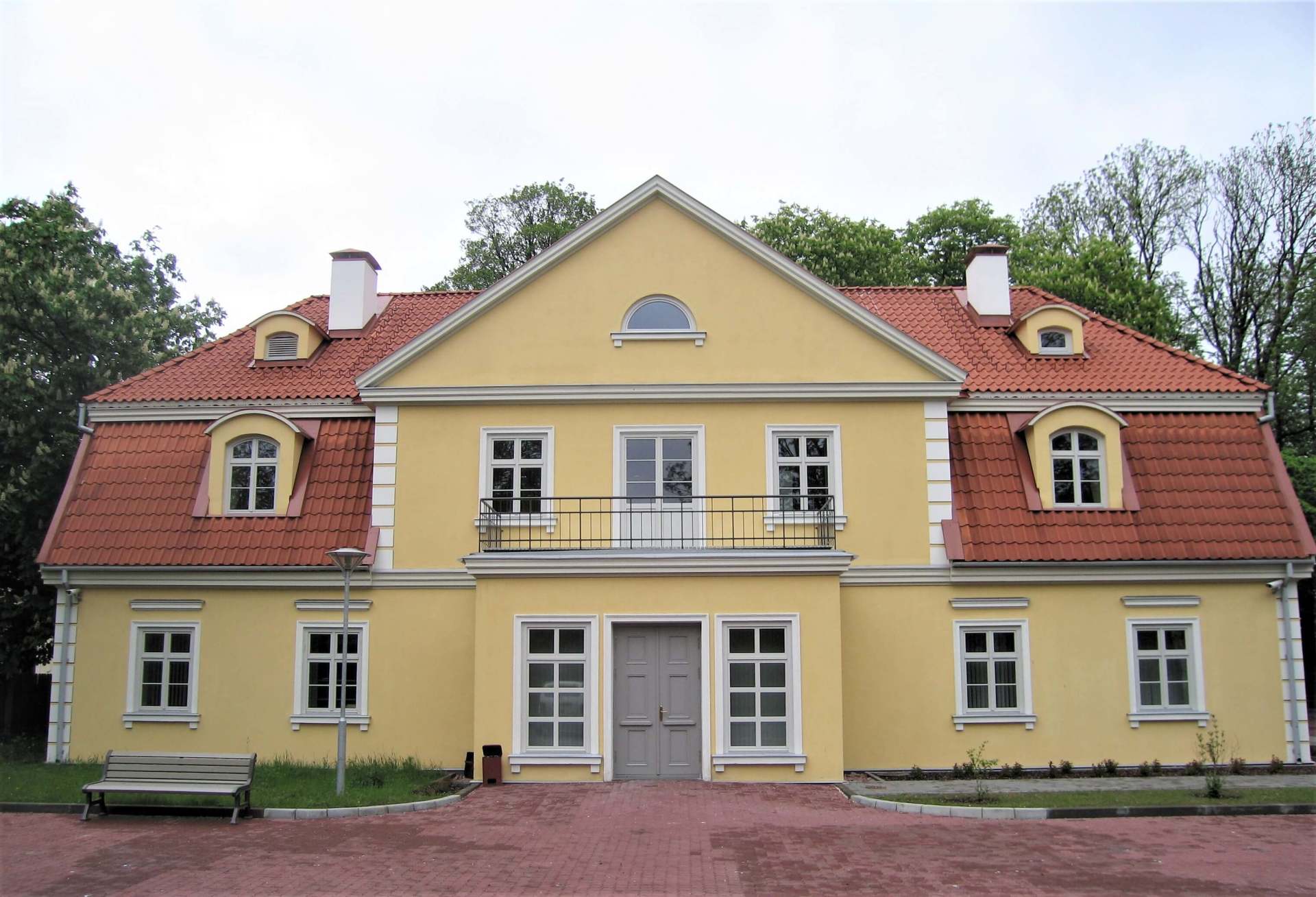 Dzeltenas pils centrālā ieeja